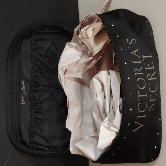 Victoria’s Secret Cosmetic Travel Bag with Studs VS Makeup Bag Makeup Tote 🆕 - Picture 2 of 8